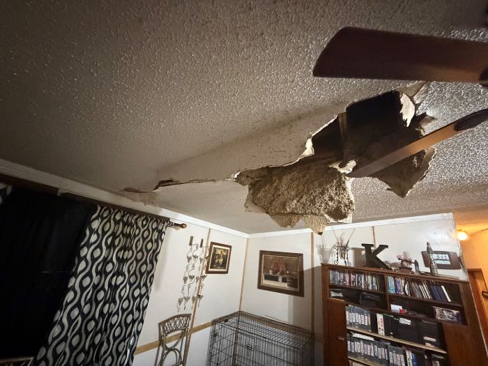 Inspected interior ceiling where Sheetrock damage occured in Crystal Springs, MS, photo 3
