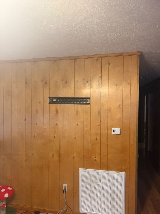 Installing wall mount to hang TV in Brandon, MS