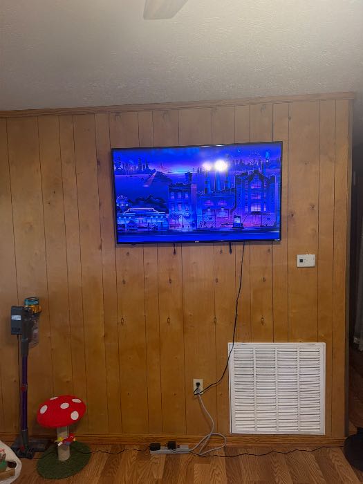 Installing wall mount to hang TV in Brandon, MS, photo 2