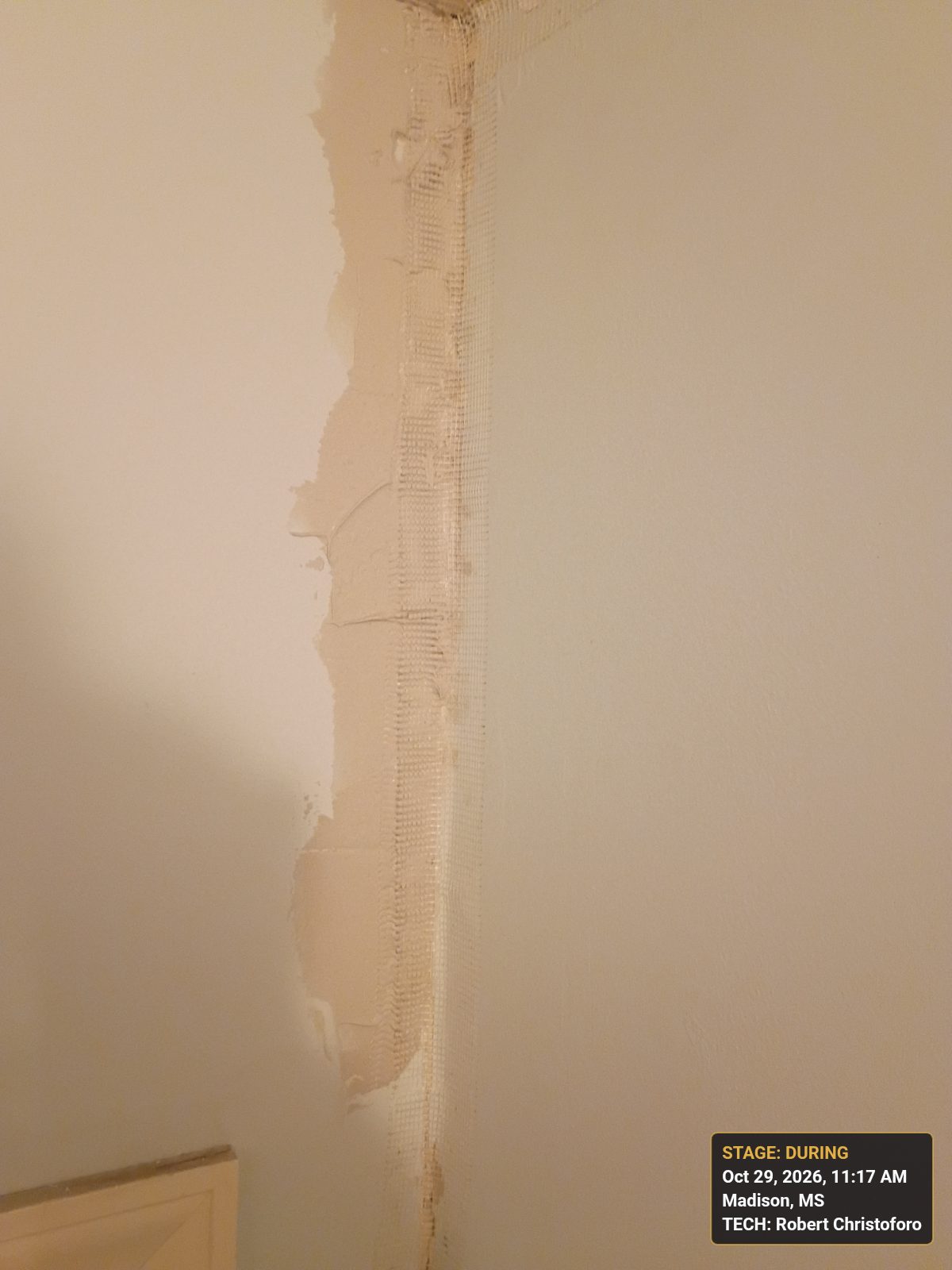 Mudding the seams in the ceiling and on the wall in Madison, MS, photo 3