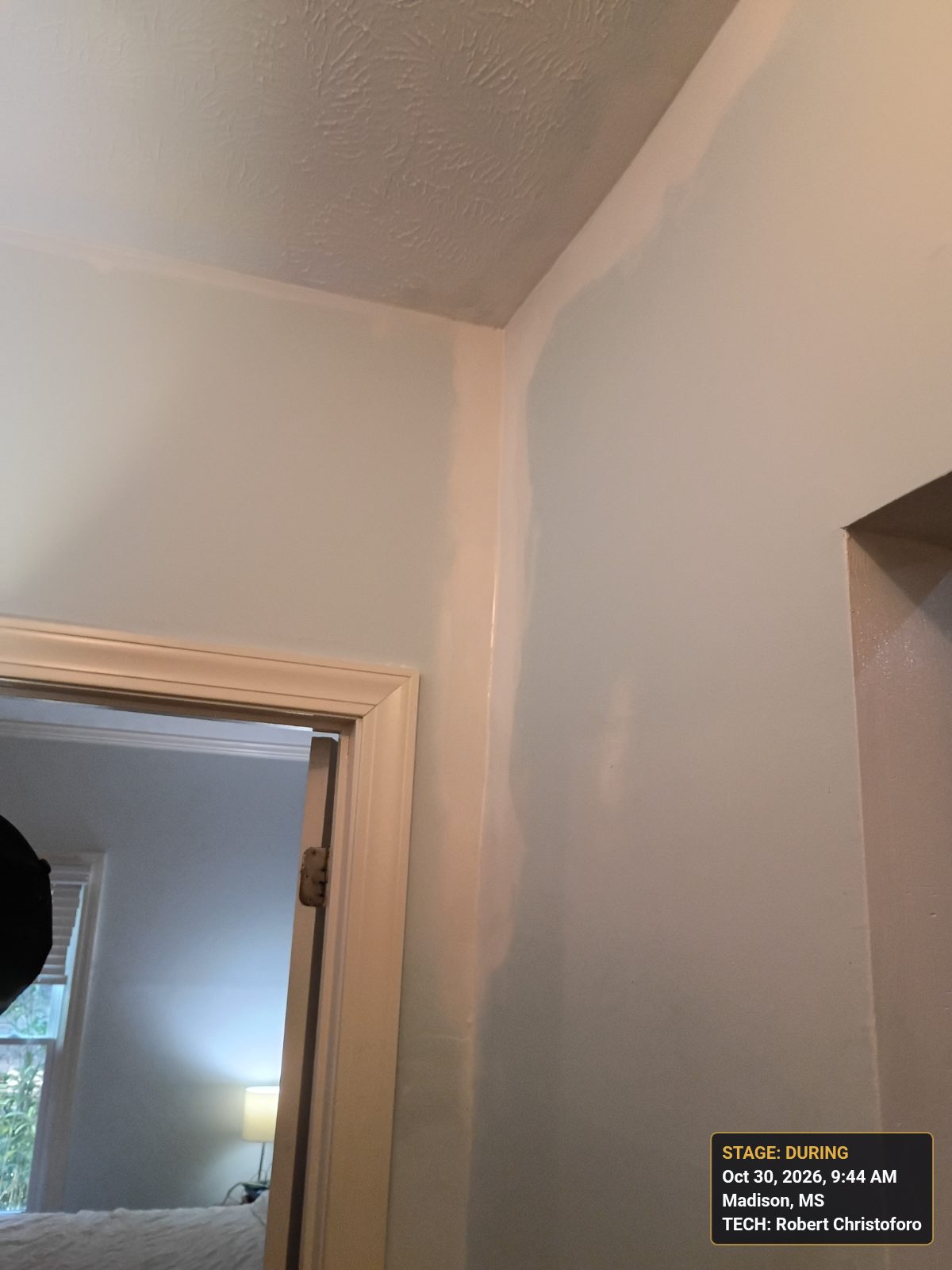 Sanded the walls and spray texture on the ceiling getting it ready for paint in Madison, MS, photo 2
