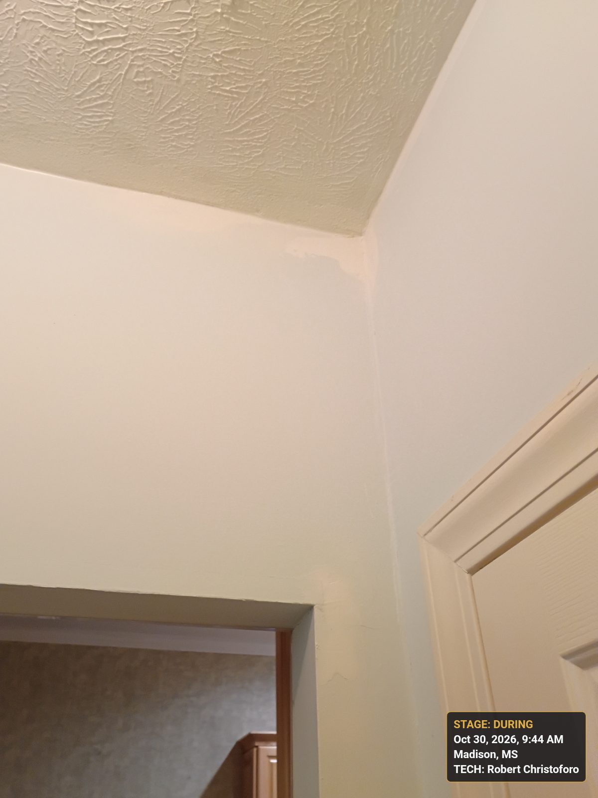 Sanded the walls and spray texture on the ceiling getting it ready for paint in Madison, MS, photo 3