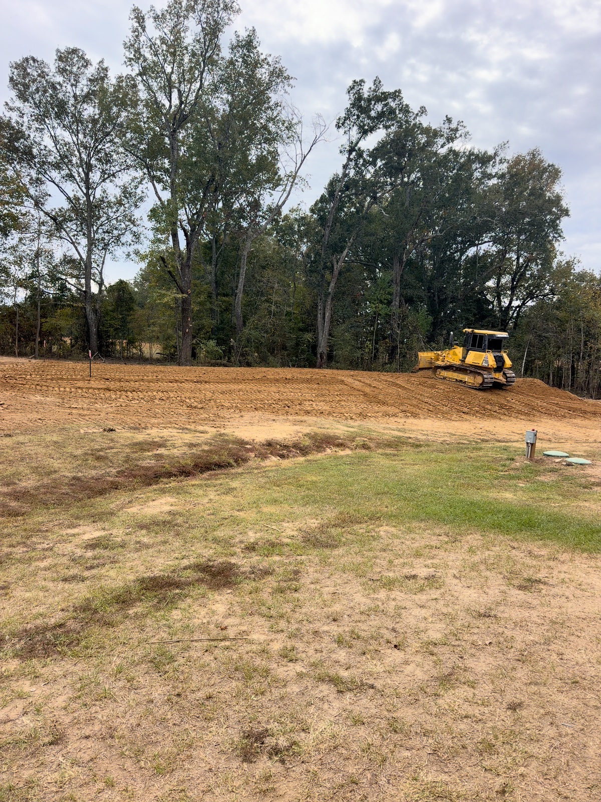 We are moving dirt, building a pad for concrete slab in Utica, MS, photo 2