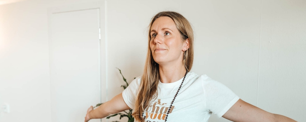 Yoga DJUPDYK HEL TERMIN höst2025. Måndagar Kl 19.15-20.30.