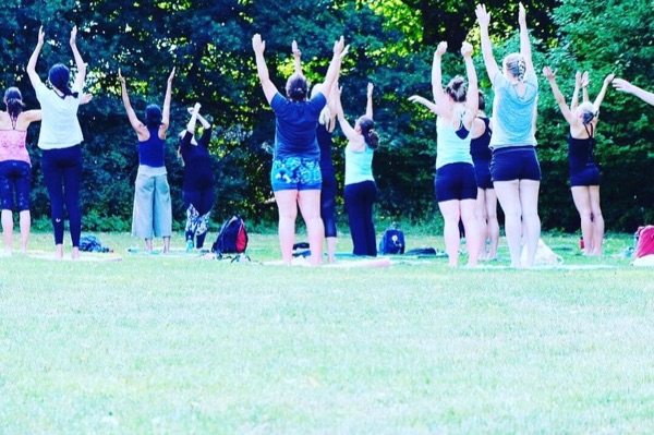 Yoga i Slottskogen