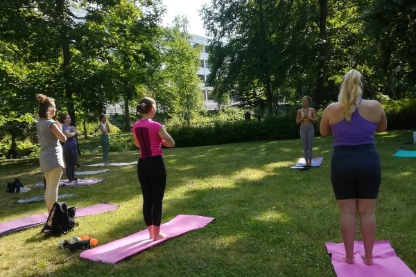 Yoga i Hagaparken