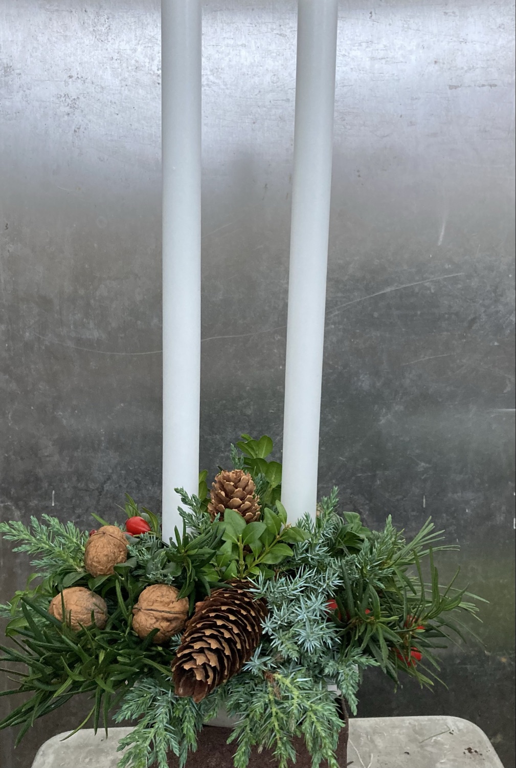 Gör ljusarrangemang till bordet