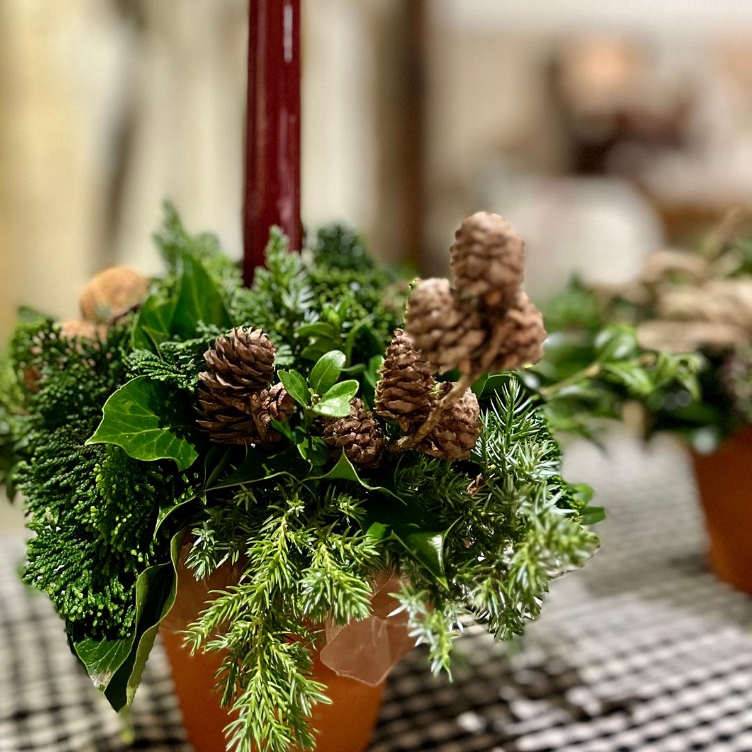 Gör ljusarrangemang till bordet