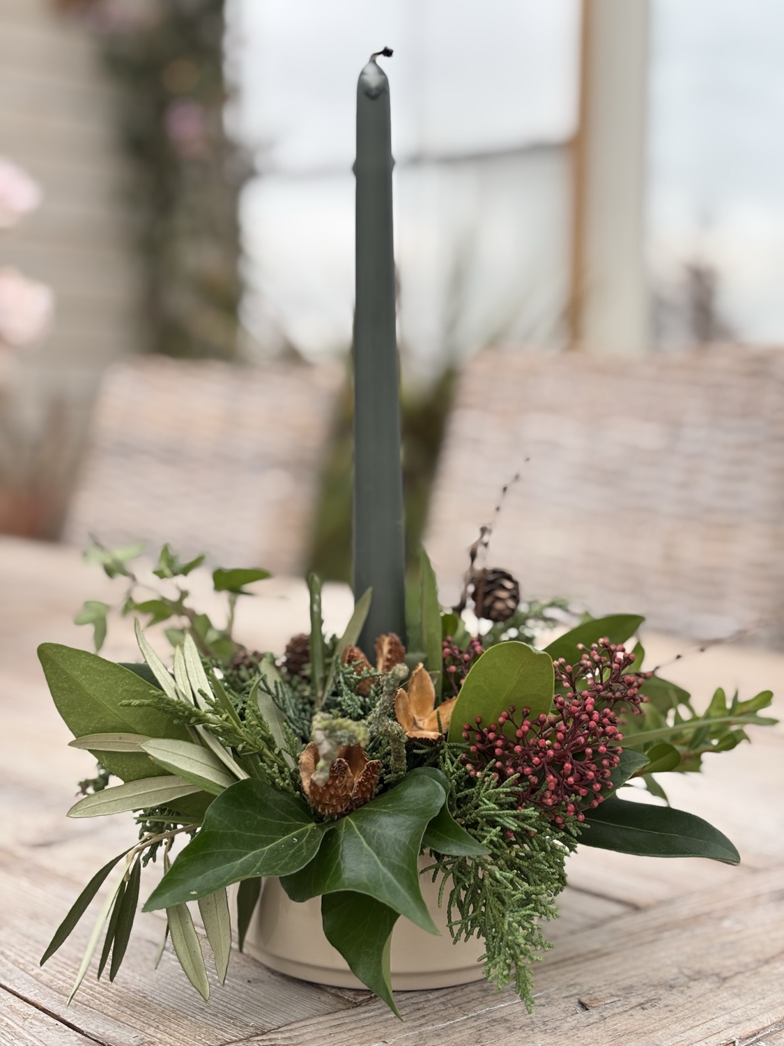 Gör ljusarrangemang till bordet