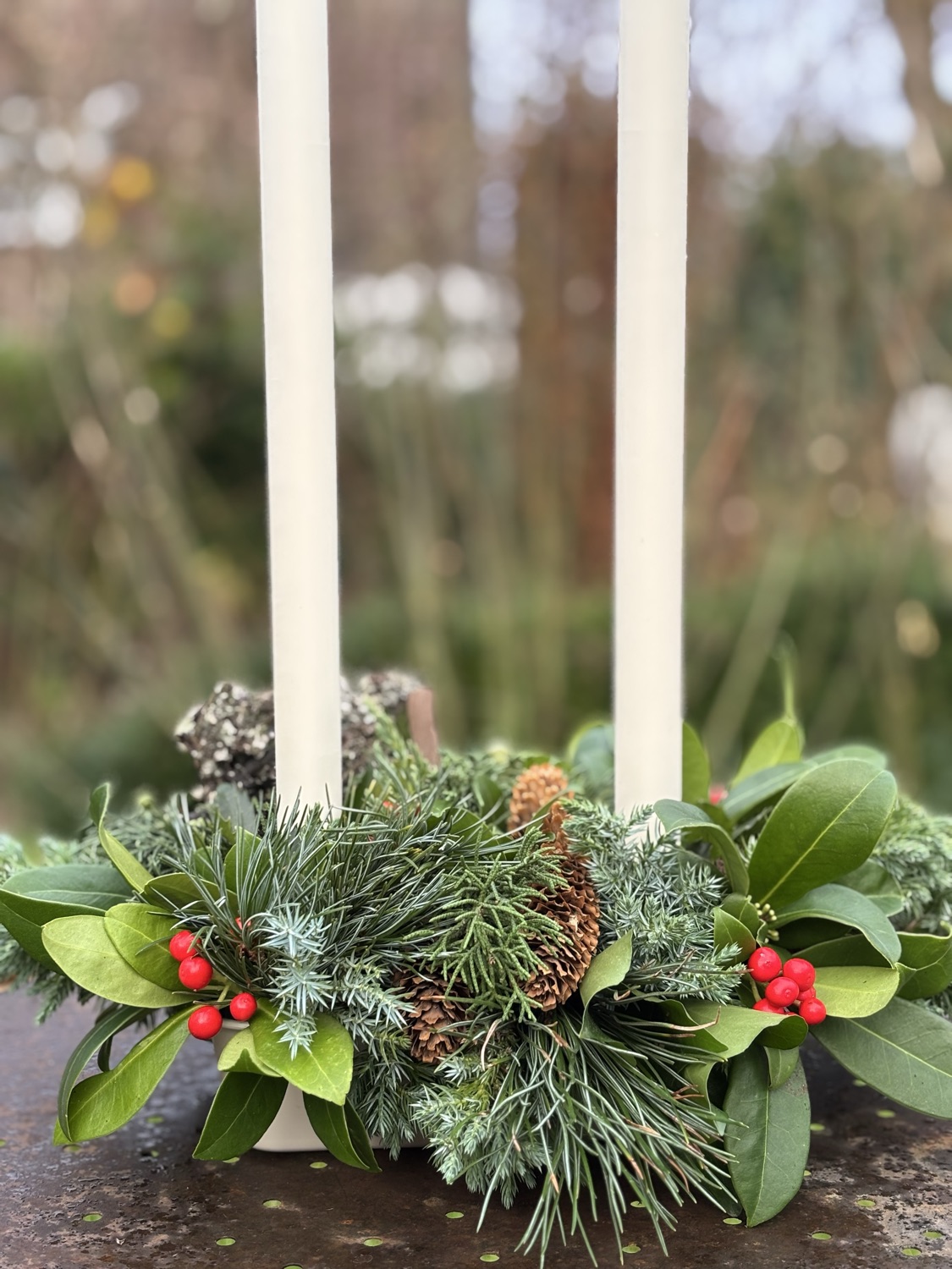 Gör ljusarrangemang till bordet