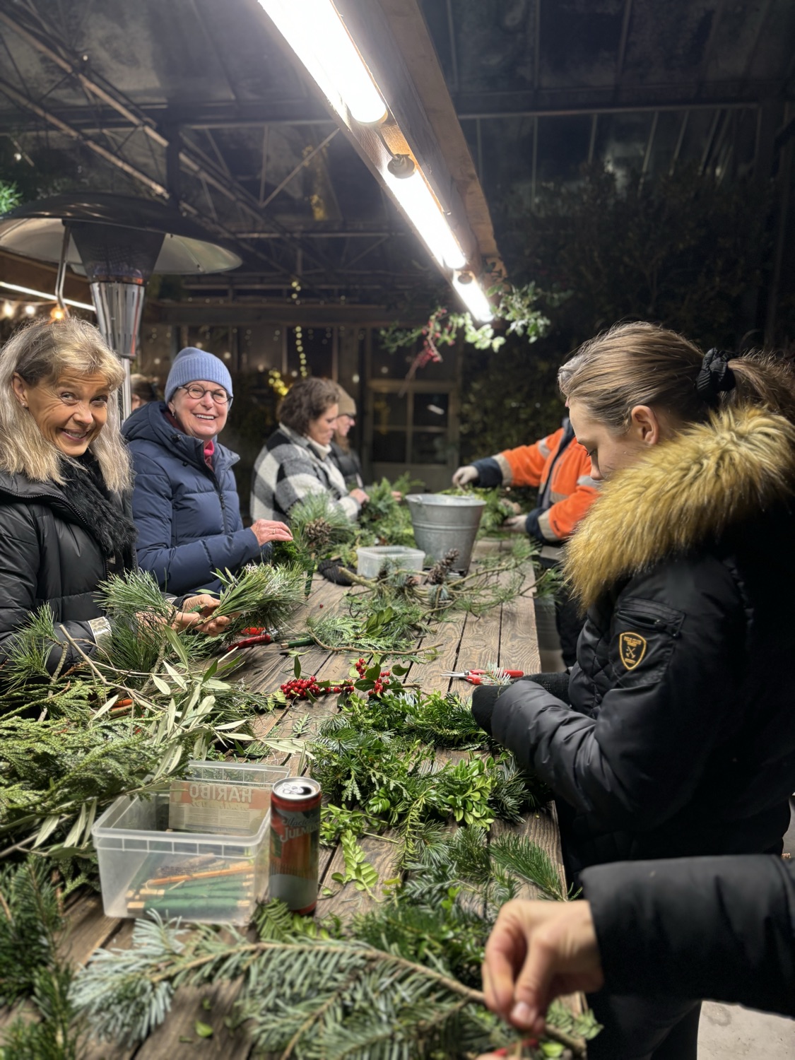 Gör ljusarrangemang till bordet