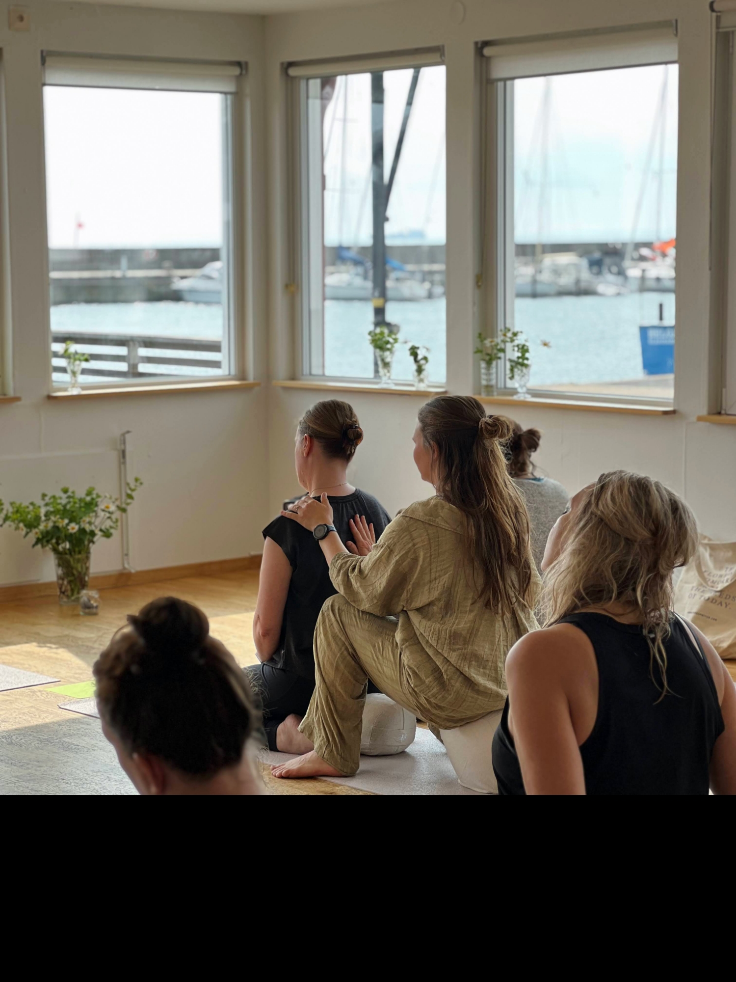 FULLBOKAD - Yinreikiyoga i Ålabodarna Måndagar