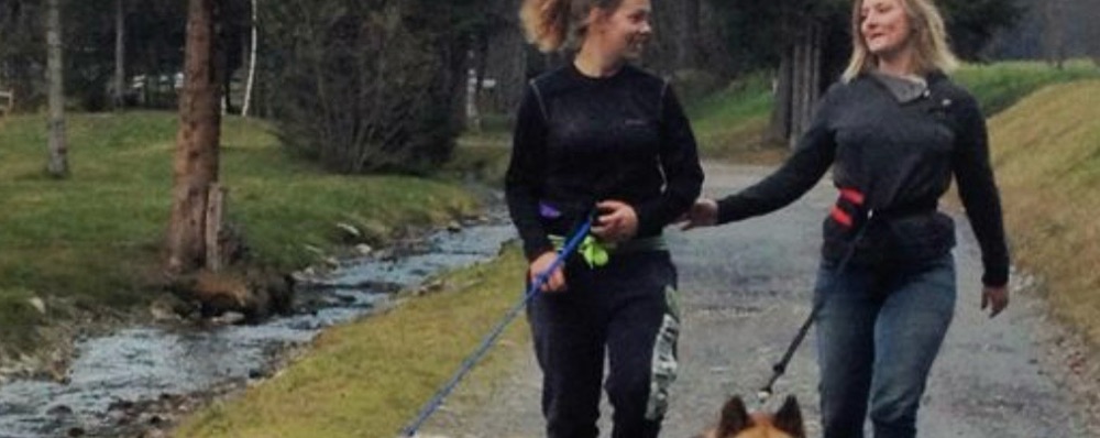 Hundpromenad med andra kvinnor - Leisure Travel Community