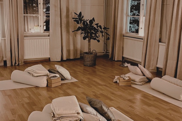 Restorative yoga workshop med Tiia Alfvin