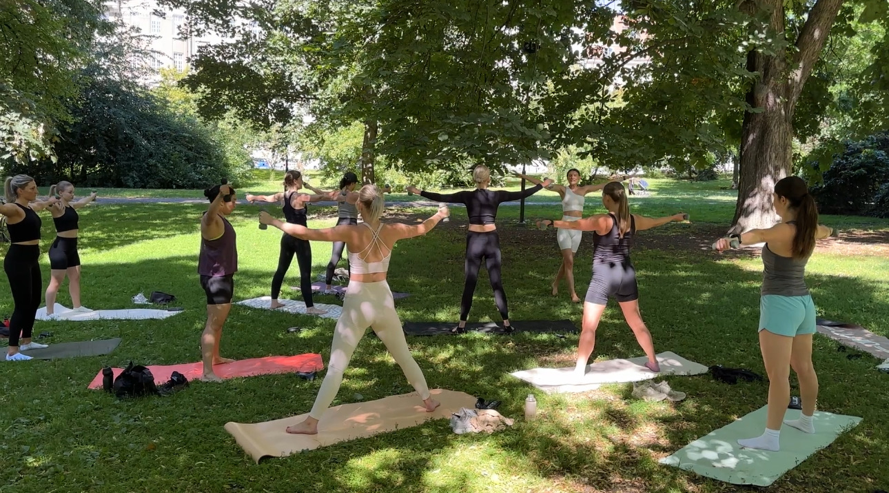 BARRE & BUBBLES 🥂 (in the park)