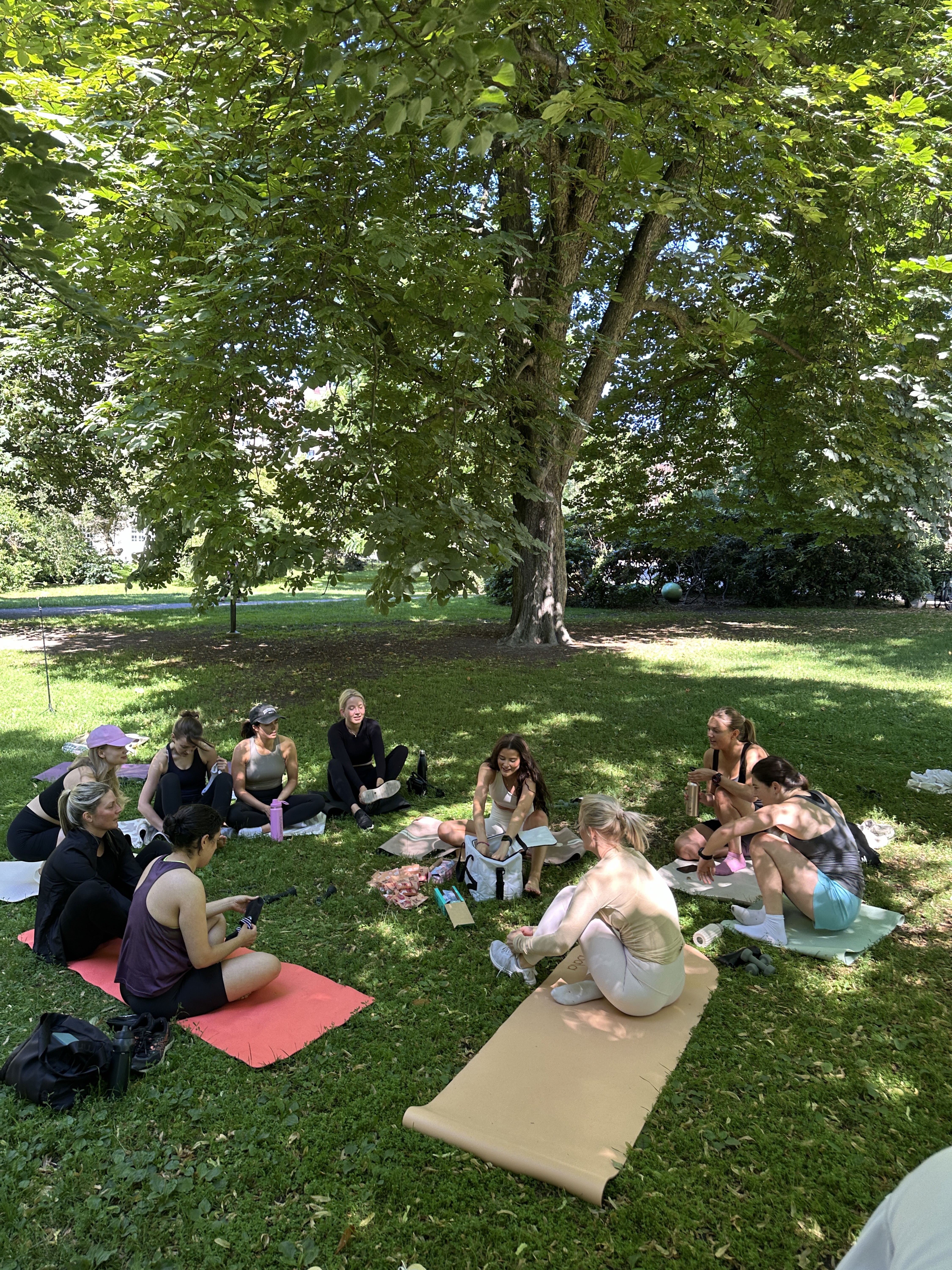 BARRE & BUBBLES 🥂 (in the park)