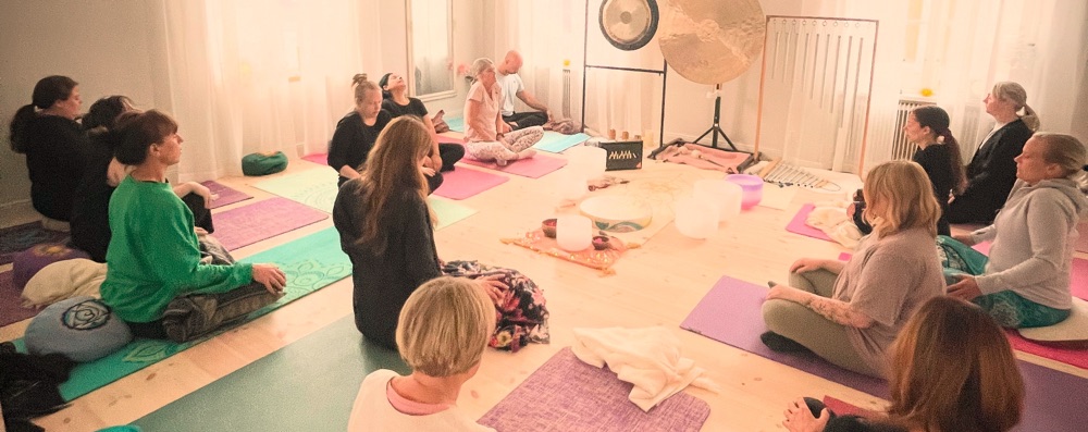 Sommaryoga inne i studion