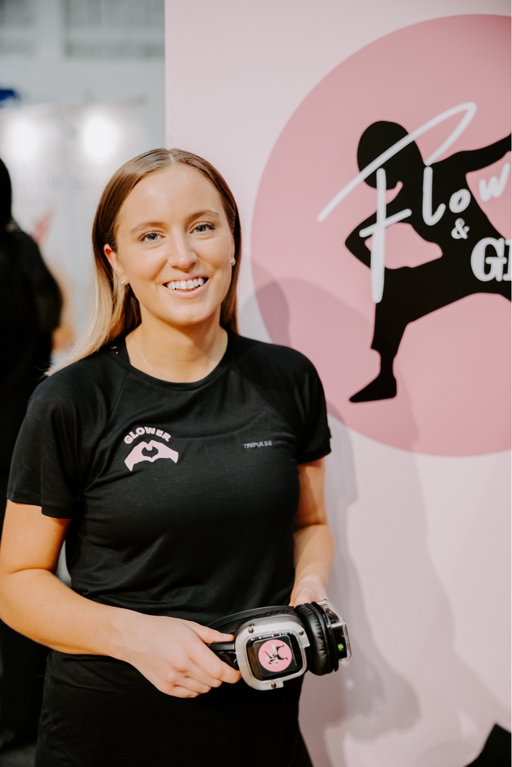 Start 29 sep - Mondays 18:30 Flow & Glow PoV with Ronja