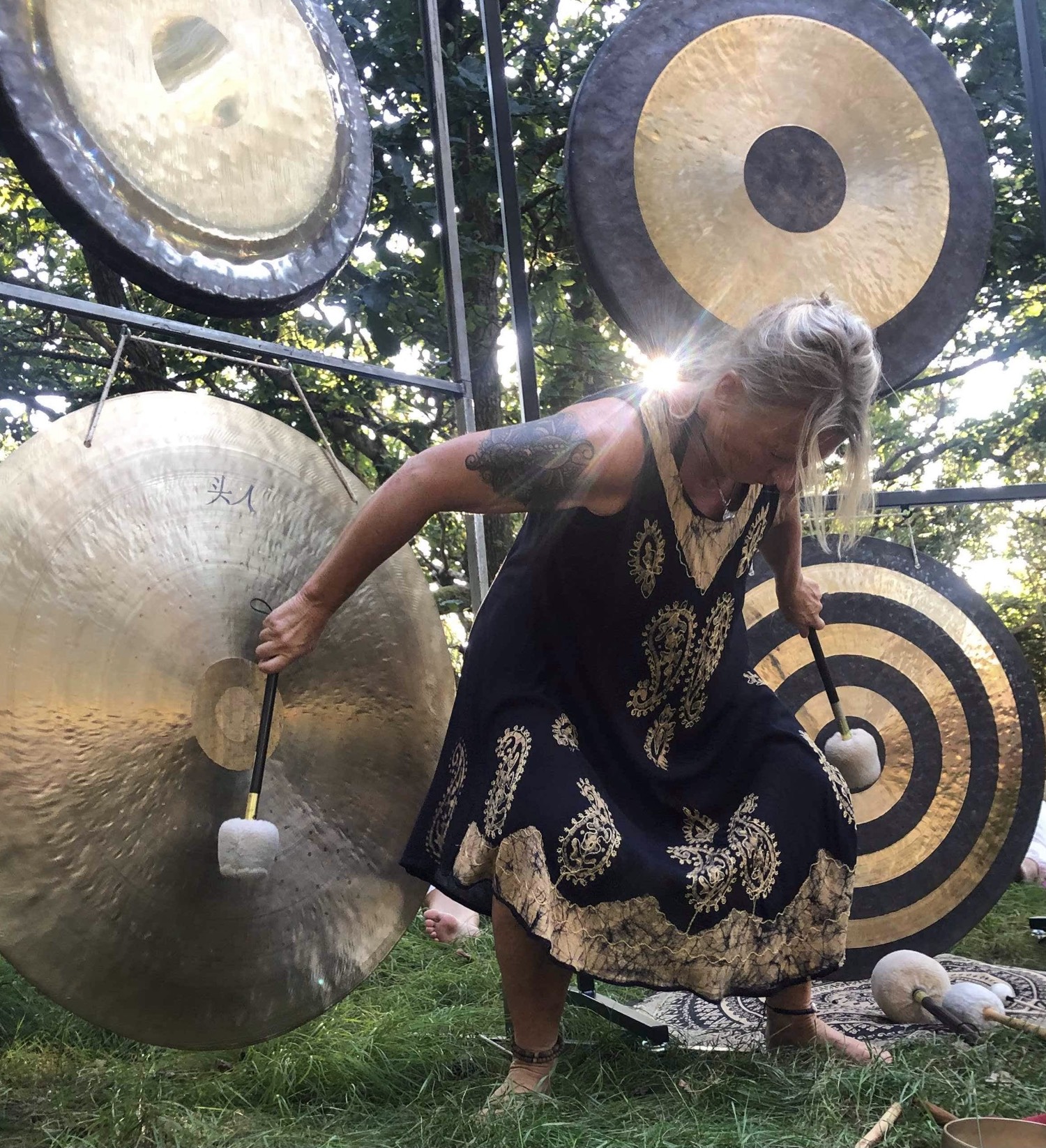 The Art of Playing the Gong 28/2