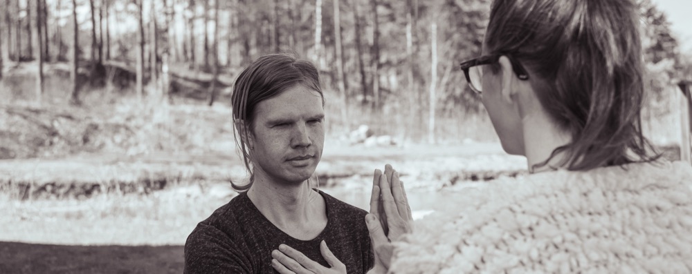 Presence & Play (Aug) - Njut med kroppens sinnen