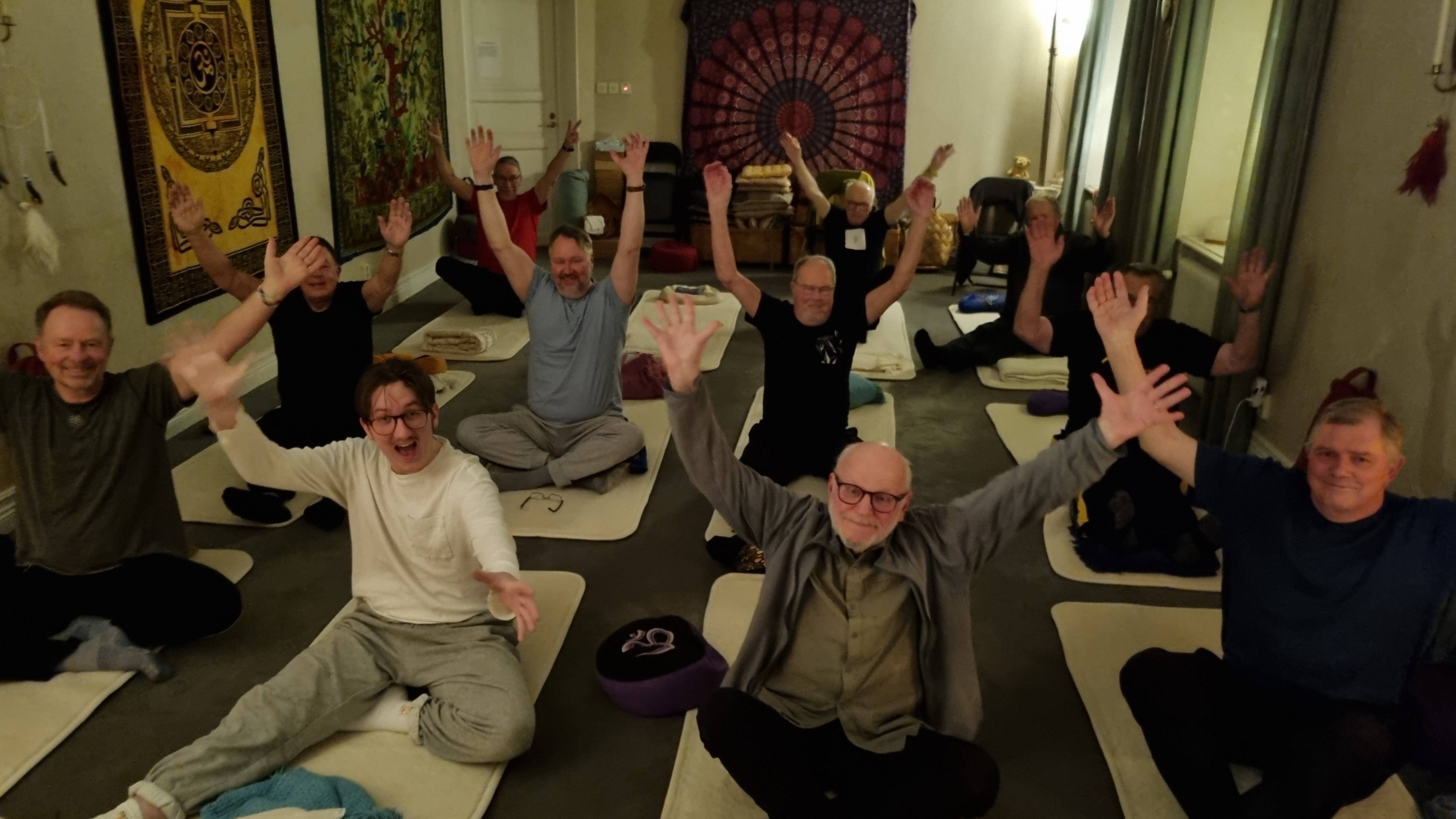 Våren 2026 Tisdagar 17.30 Gubbyoga - yoga för alla män