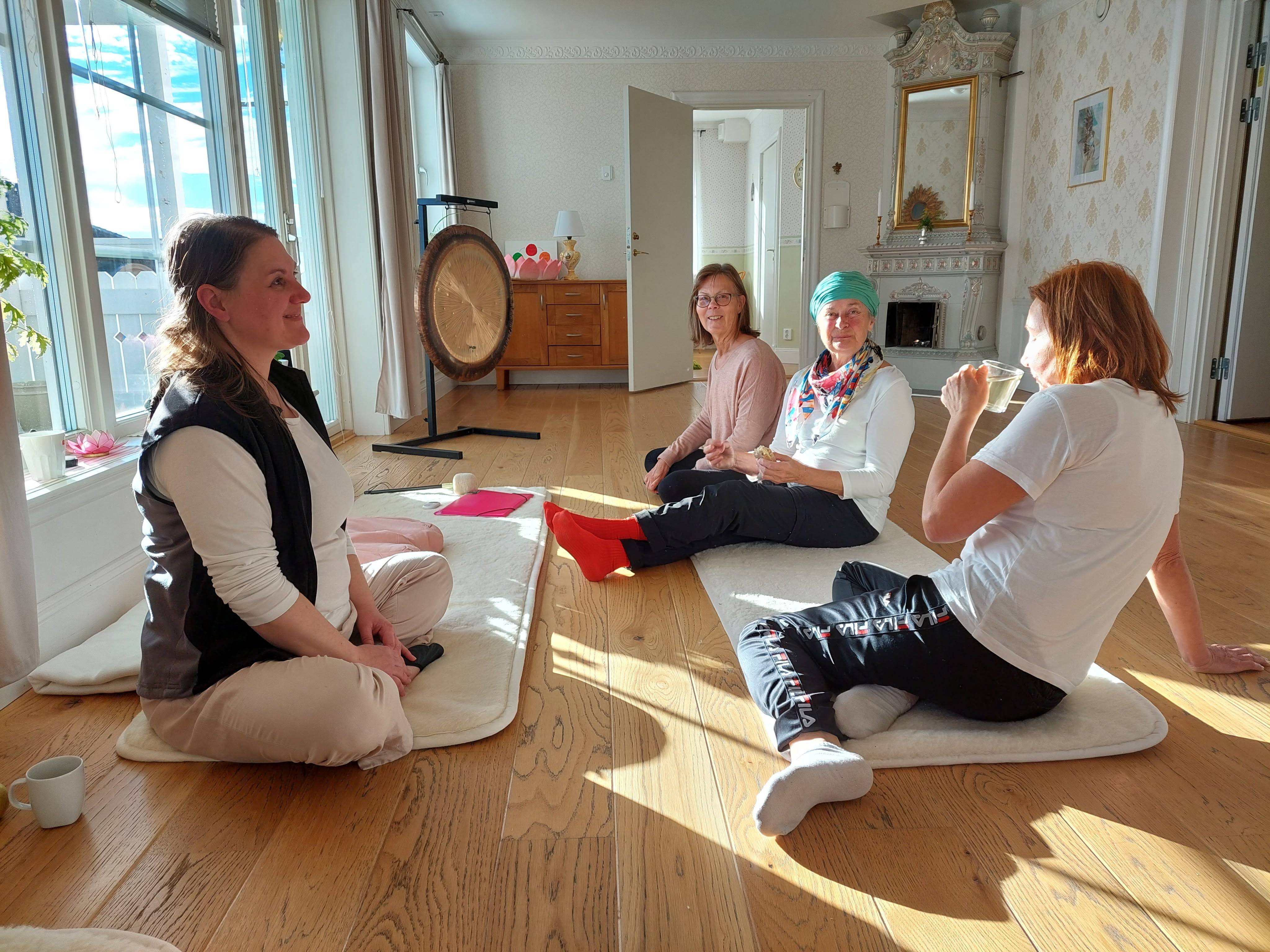 Kundaliniyoga Kurs Måndagar kl 11-12:30 14 gånger