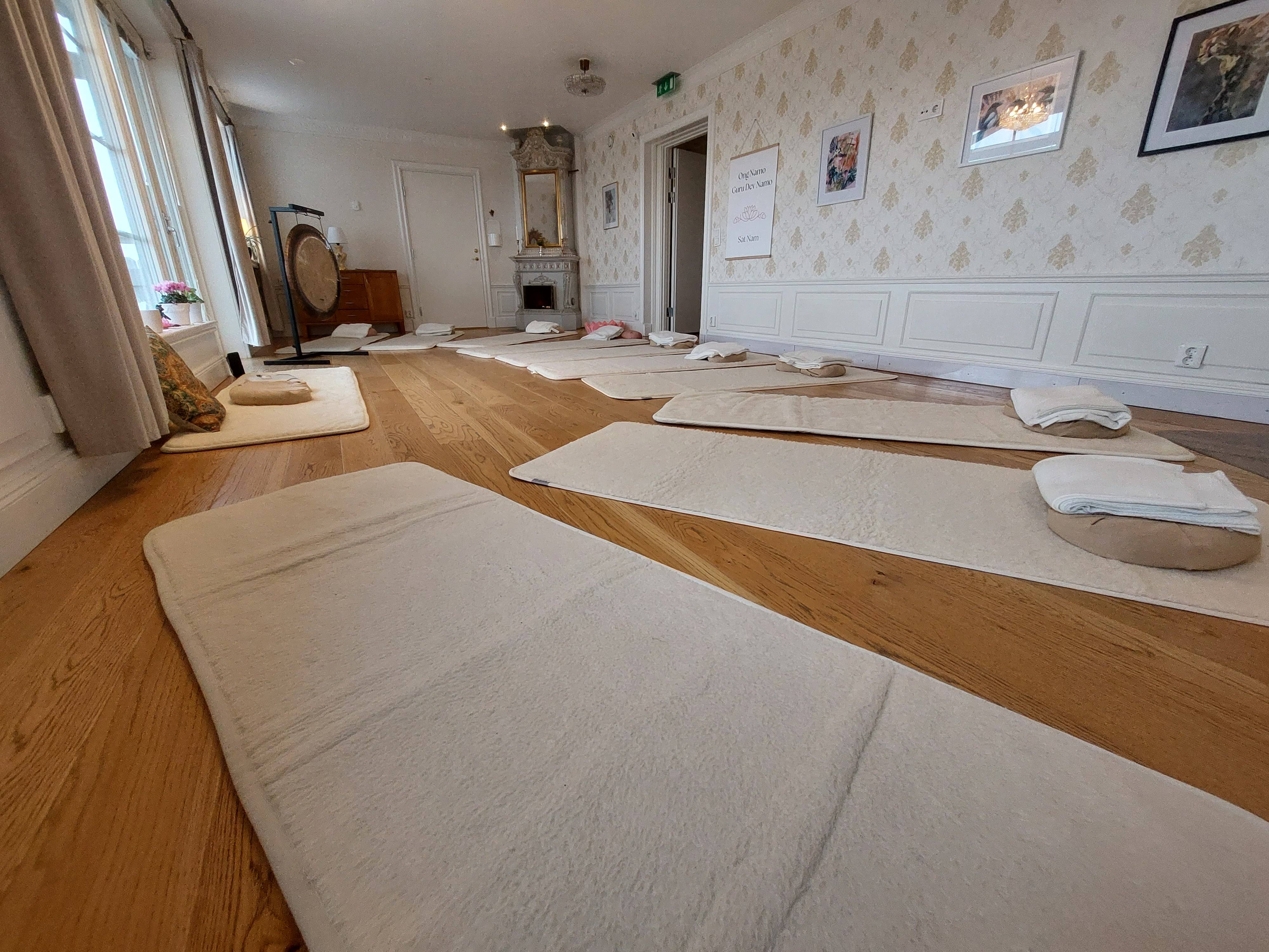 Kundaliniyoga Kurs Måndagar kl 11-12:30 14 gånger