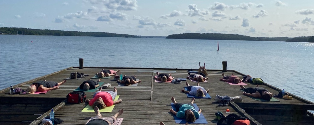 Yoga på Drottningbryggan