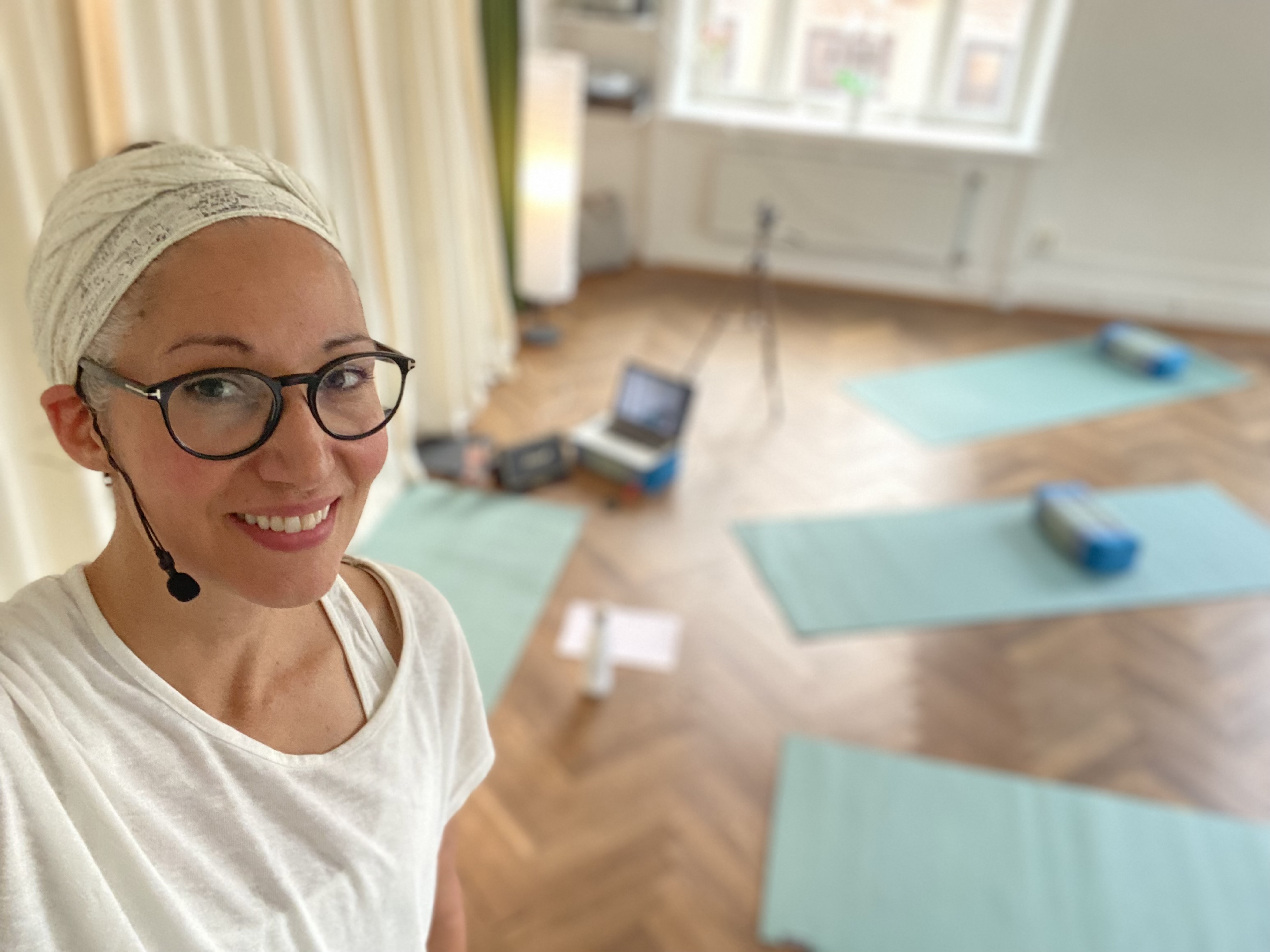 Kundaliniyogakurs på plats & online - med inspelningar