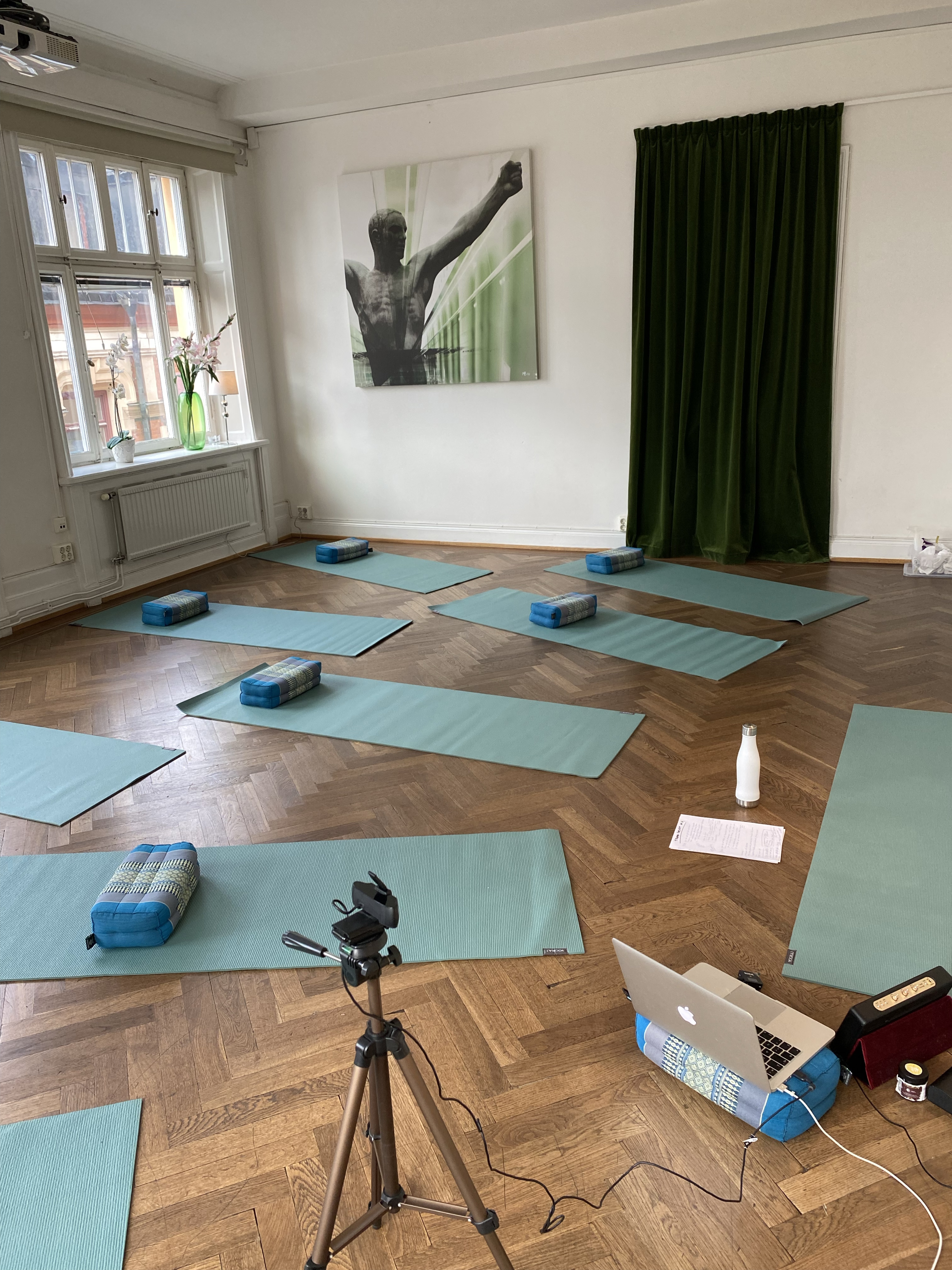 Kundaliniyogakurs på plats & online - med inspelningar