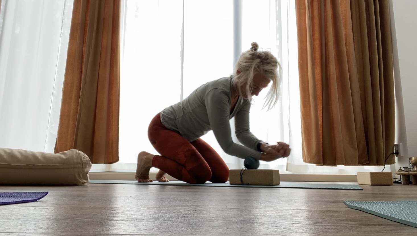 YINYOGA med YTU- bollar 90 min