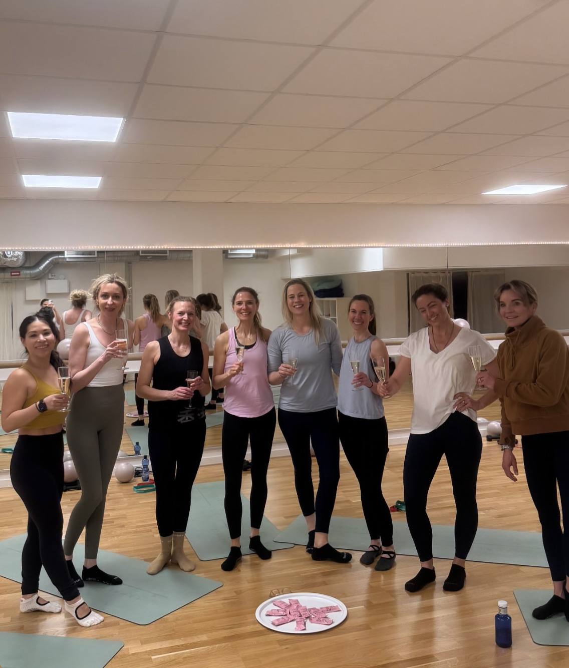 BARRE & BUBBLES 🥂