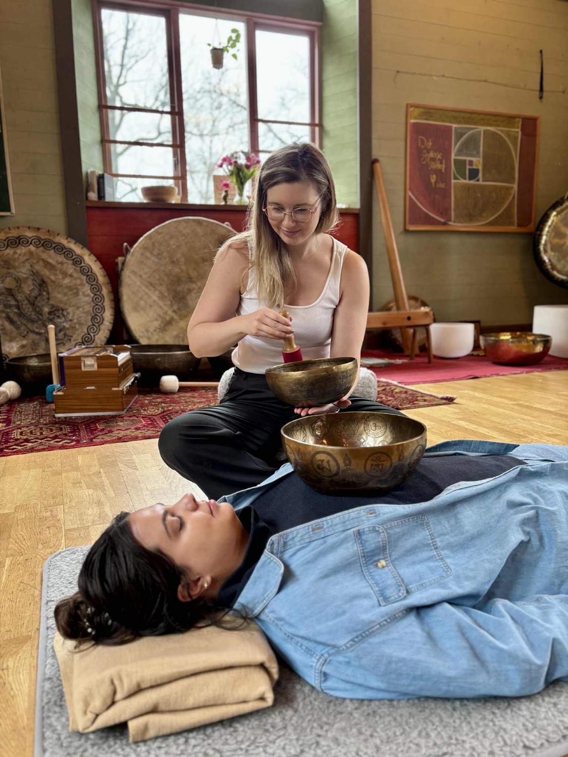 Aw soundbath relax into the weekend with Mimmi and Anna