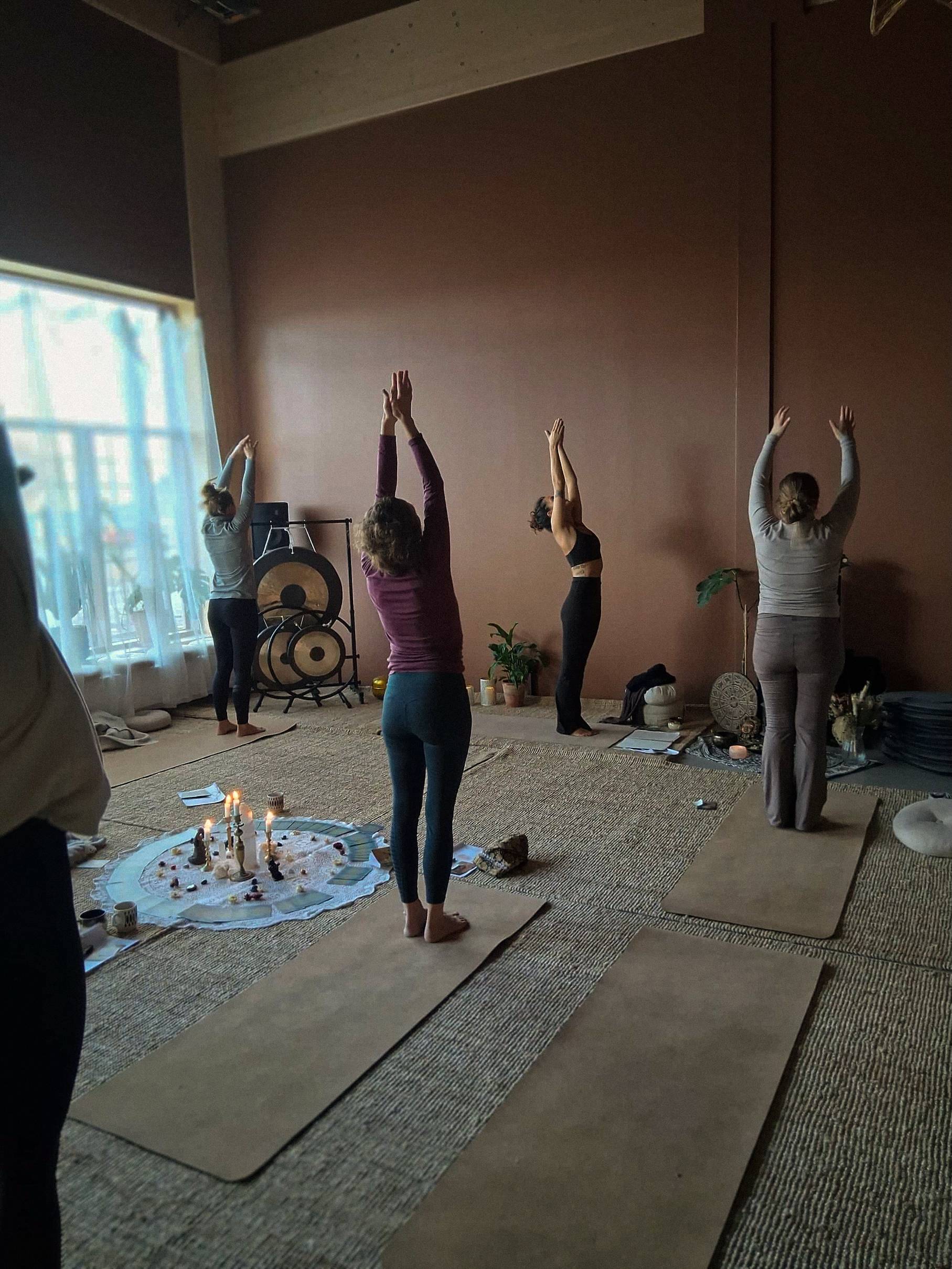 Vinyasa yoga - Emma Matkovic