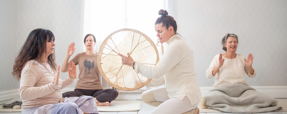 Öpnna ditt hjärta -kundaliniyoga med trum healing med Åshild