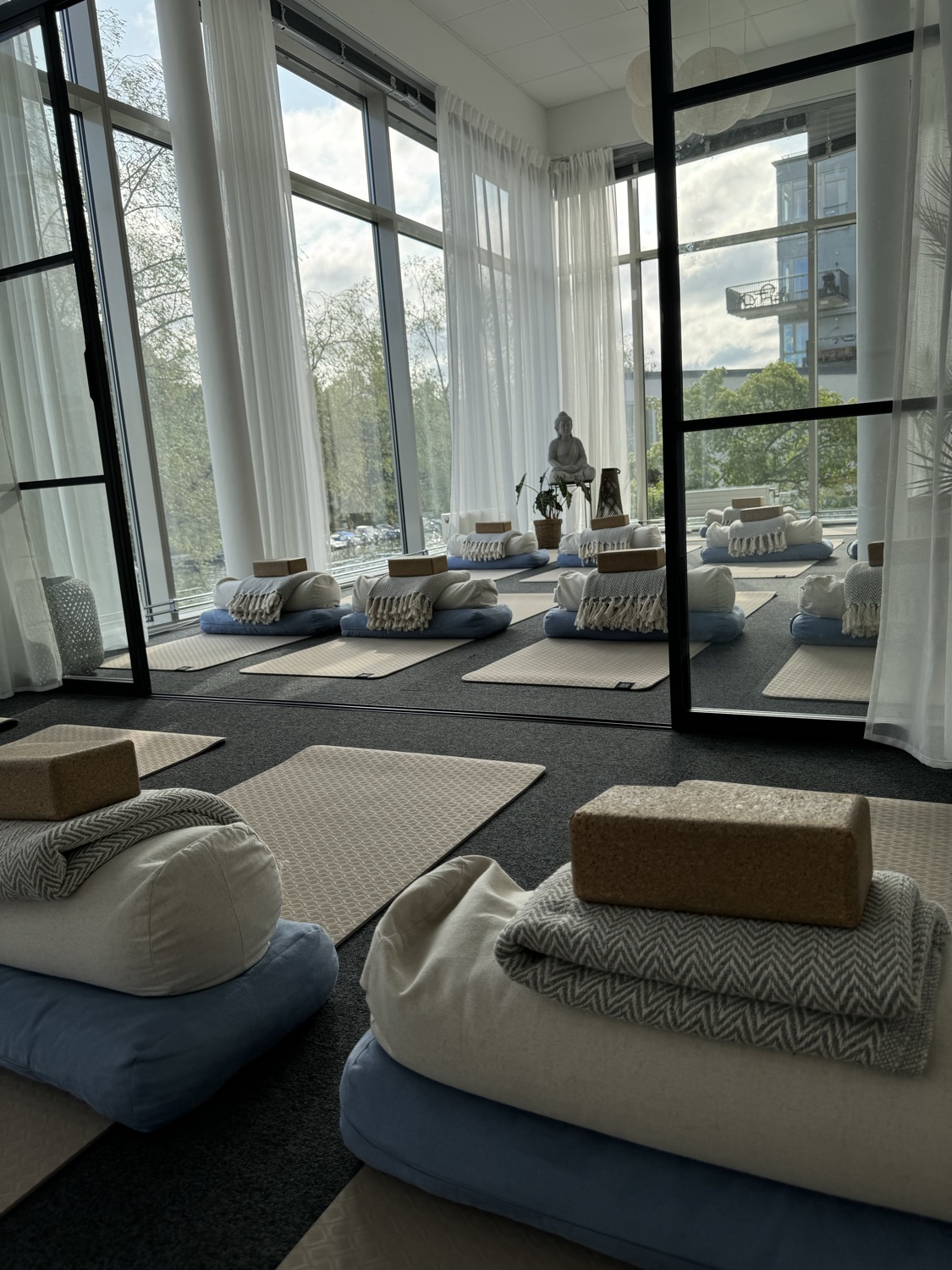 Morgonyoga & Frukost - Vinyasa Flow