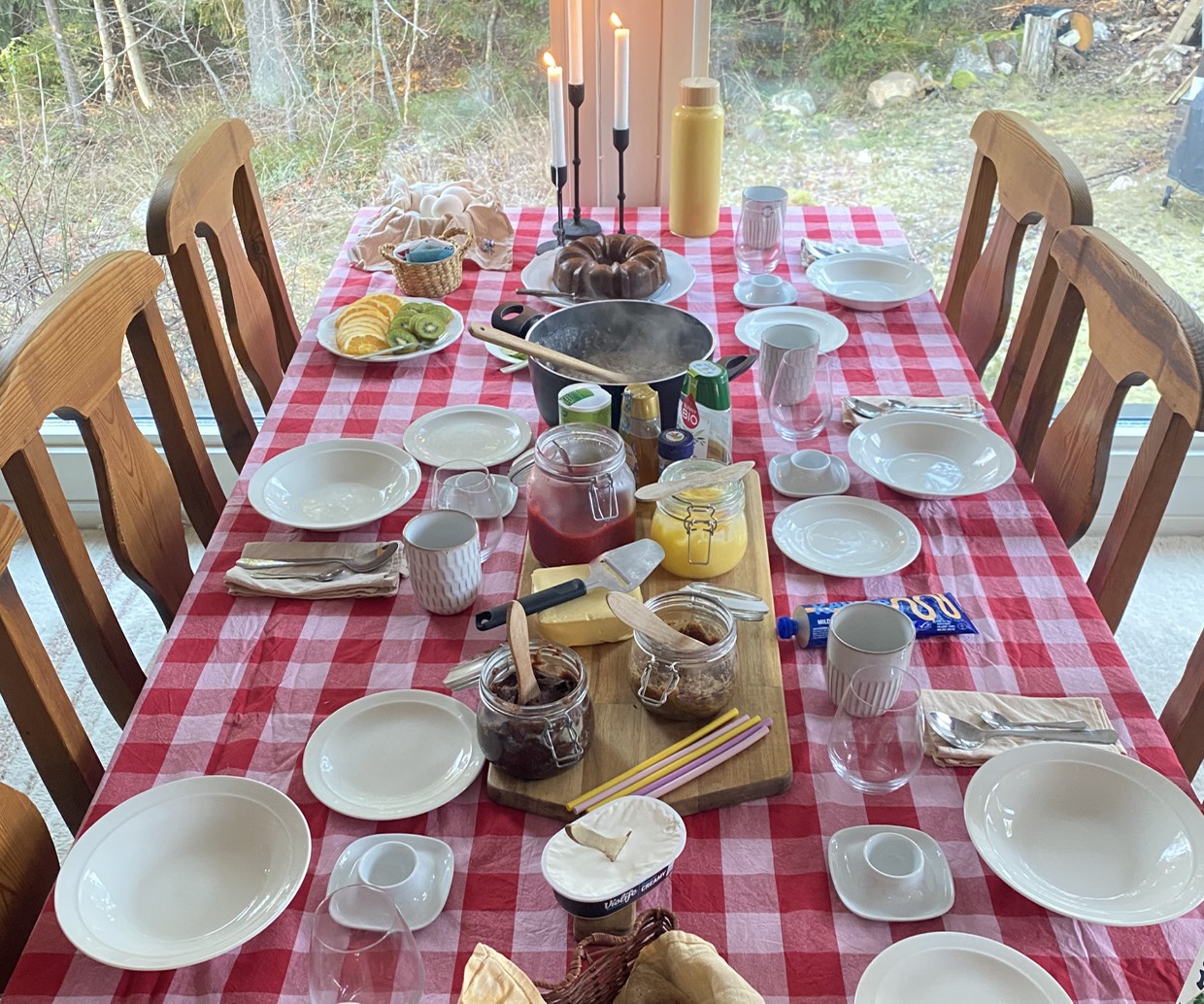 Yogafrukost i Röda stugan