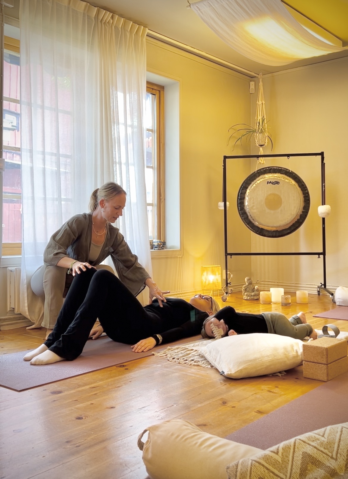 YOGAlates för nyblivna mammor