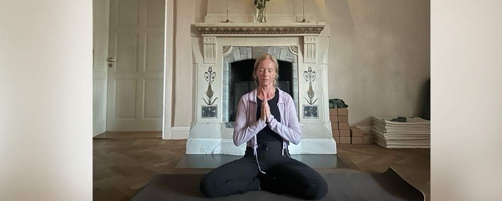 90 min YOGA YIN FLOW med Sofia Landberg