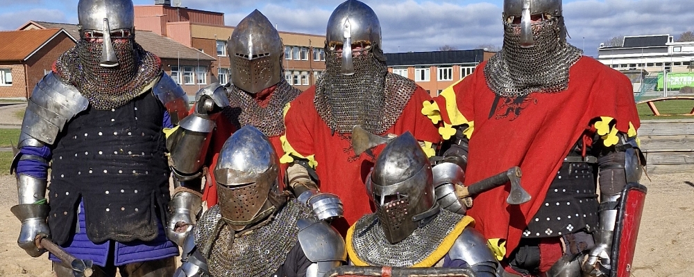 MEDIEVAL ARMORED COMBAT