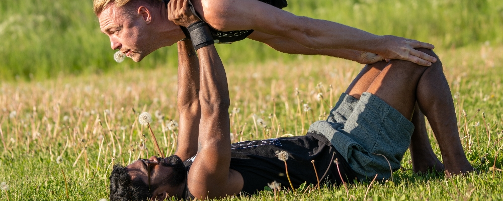 Pröva på Acroyoga