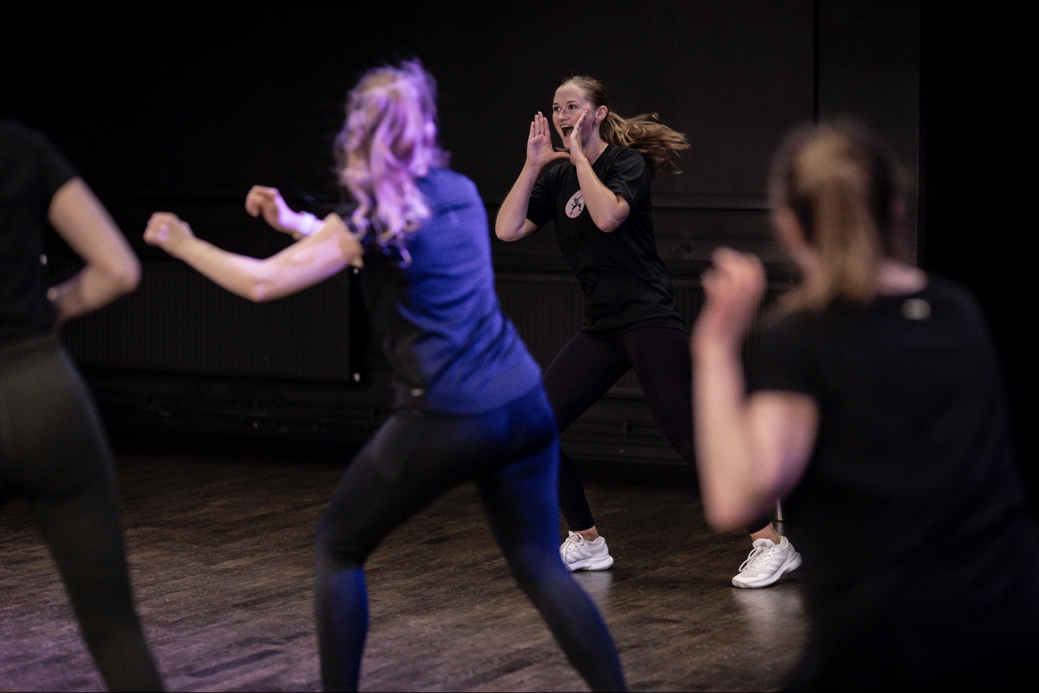 Start 16 nov - Sundays 10:00 Flow & Glow Dance with Linda