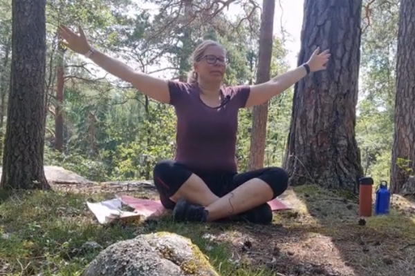 Yogapasset "Som en fjäril" ca 40 min Mjuk yoga mot stress