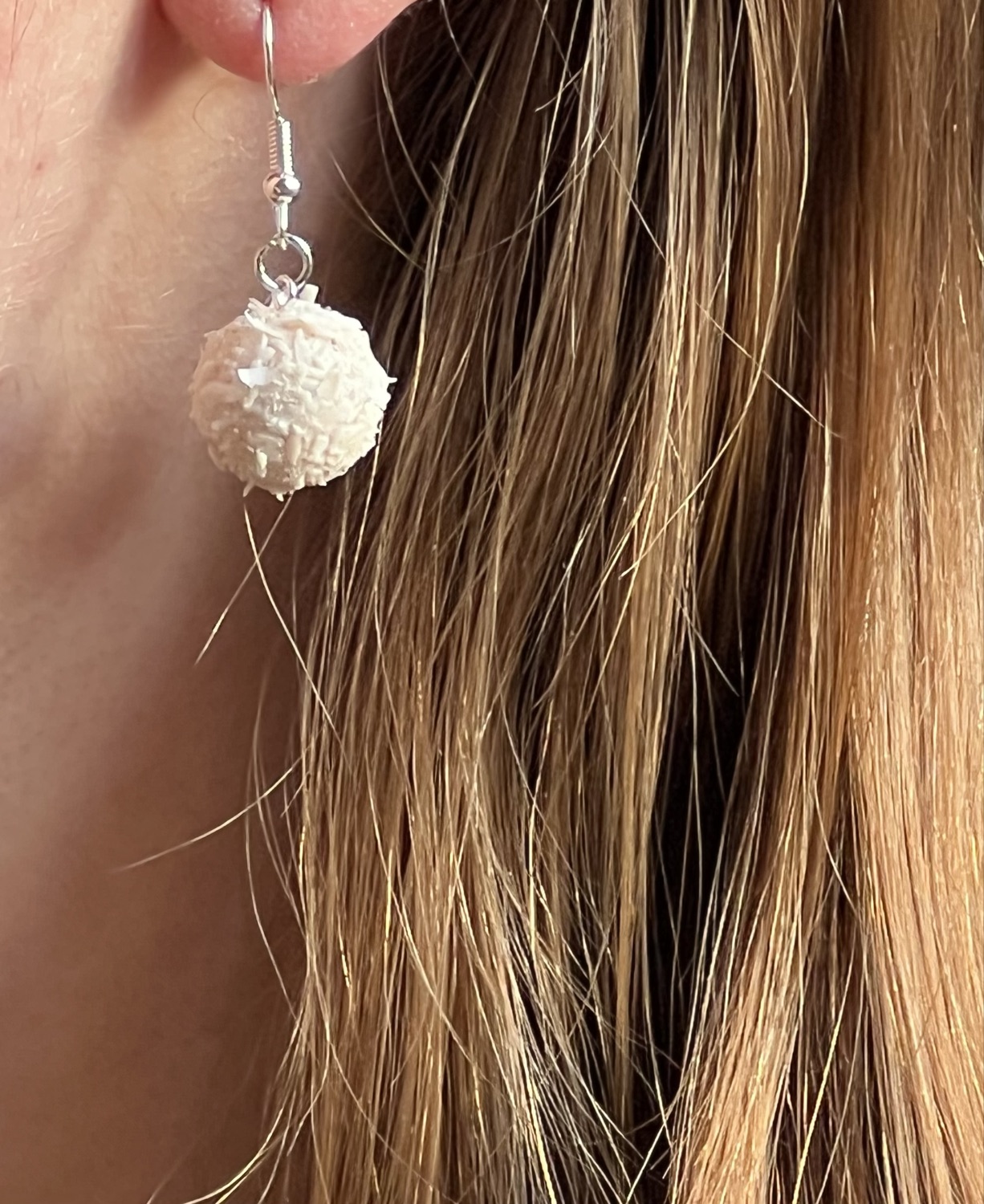 Snöbollar (örhängen silver) inkl spårbar frakt