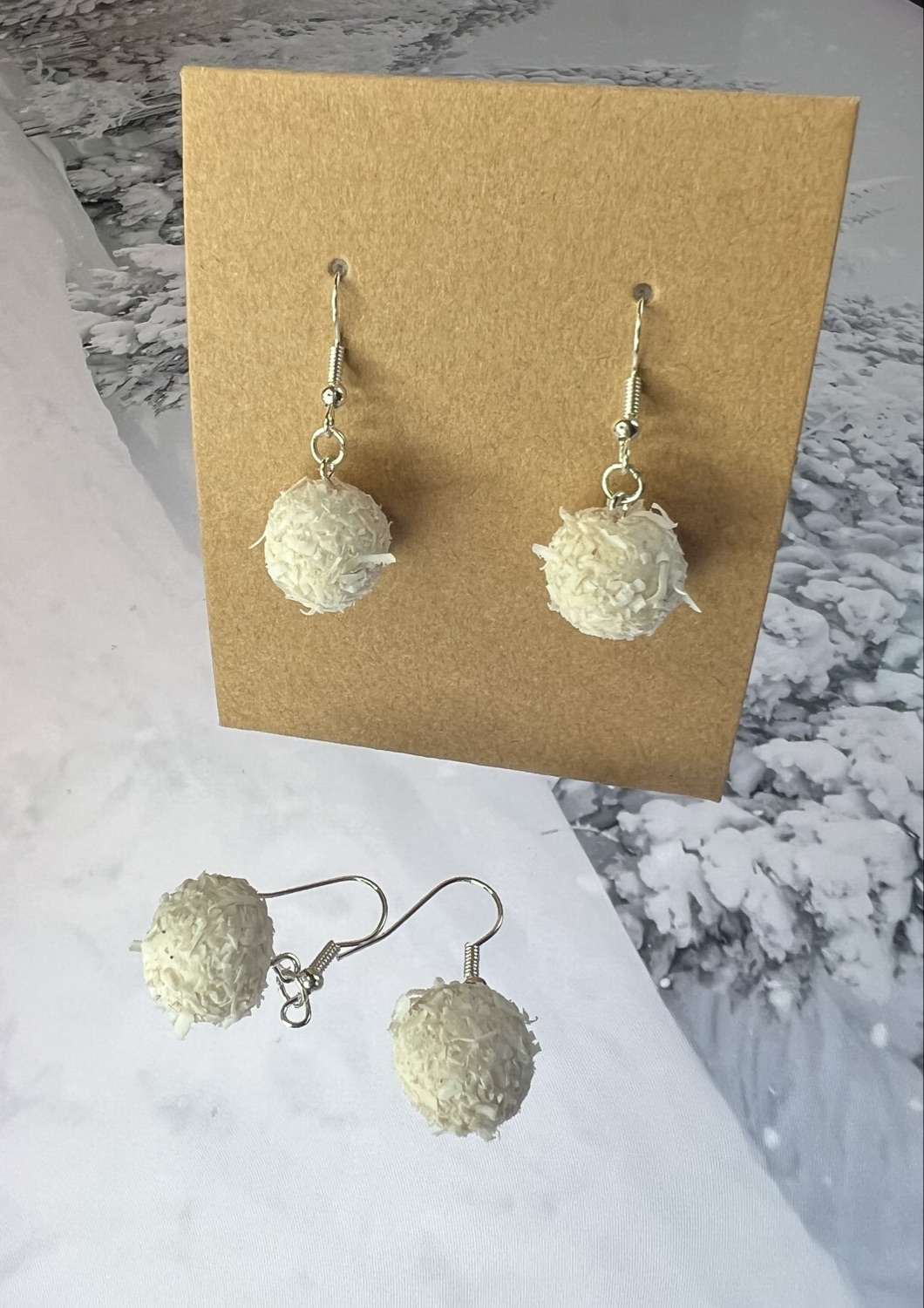 Snöbollar (örhängen silver) inkl spårbar frakt