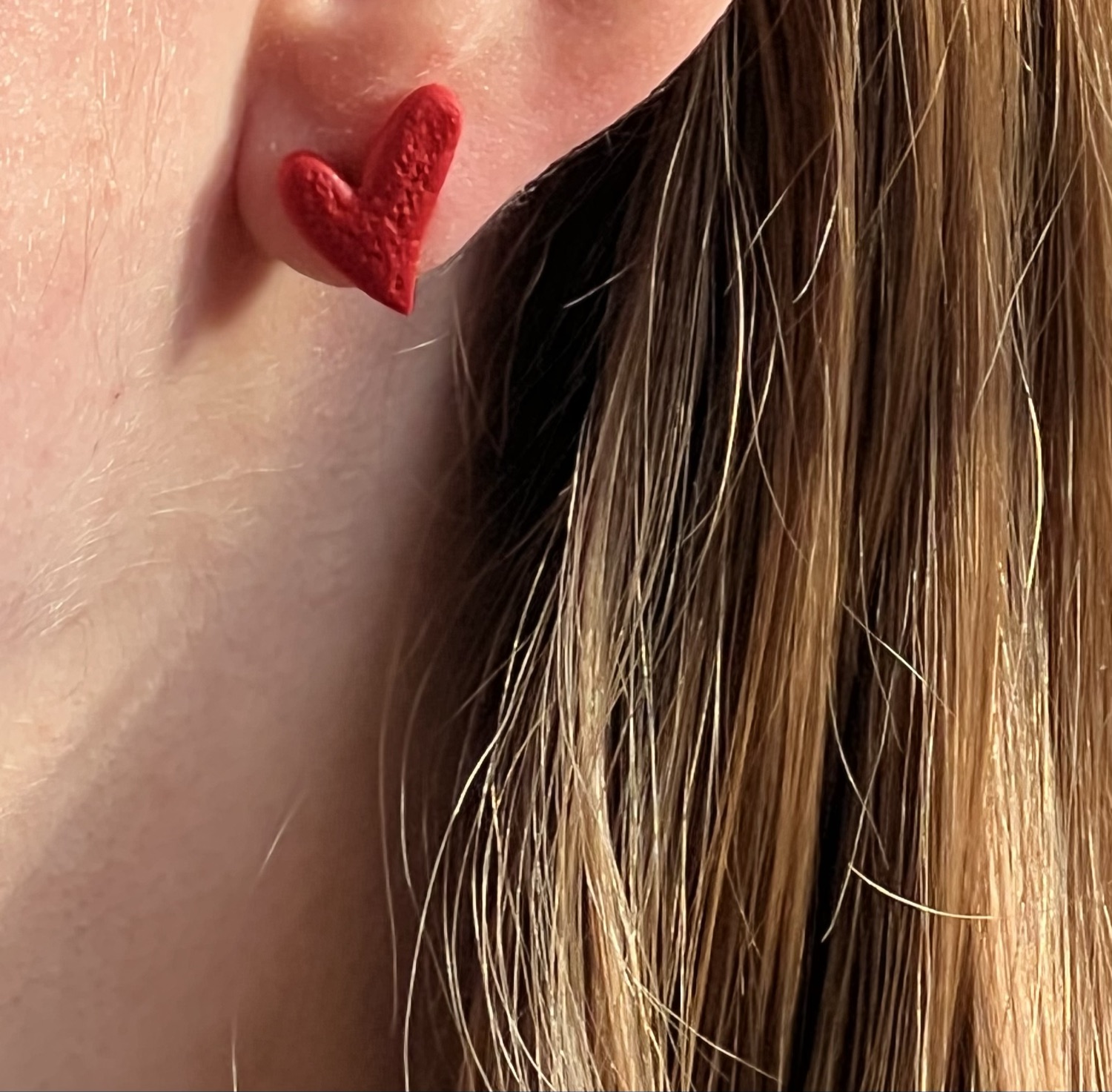 Hjärtan (örhängen) inkl spårbar frakt