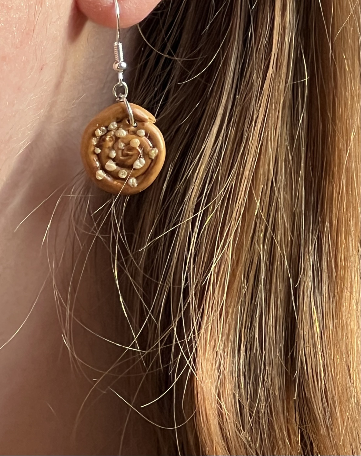 Kanelbullar (örhängen silver) inkl spårbar frakt