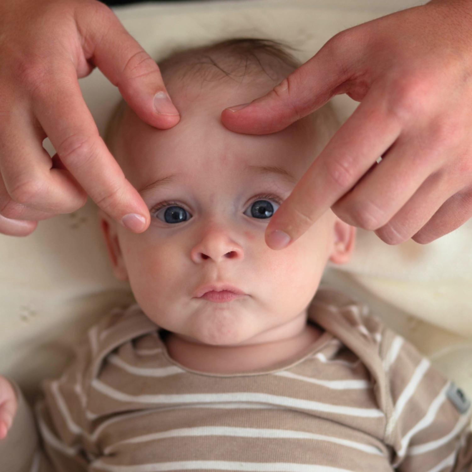 Babymassage – trygg beröring, anknytning och närvaro