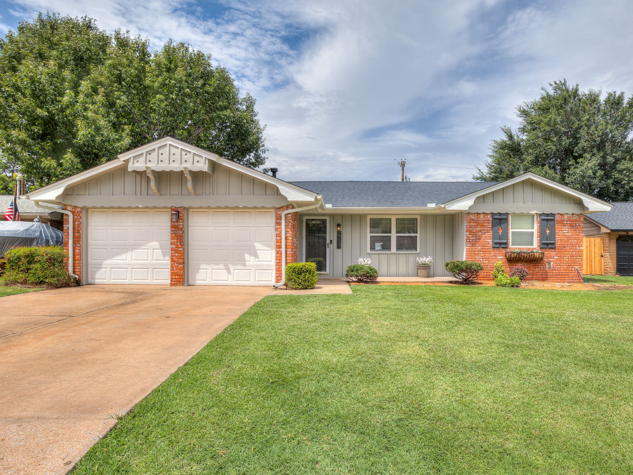 2717 Plymouth Ln-1