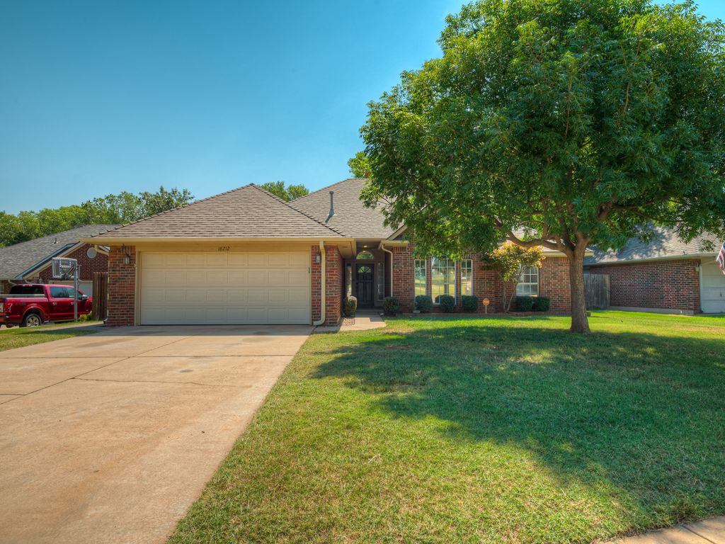 18212 Scarlet Oak Ln-2
